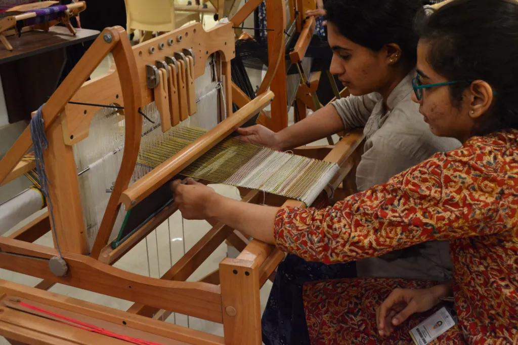 four shaft weaving