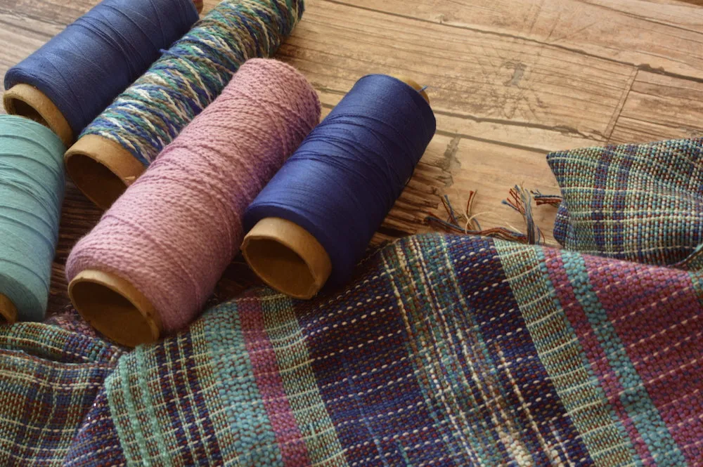 SAORI weaving