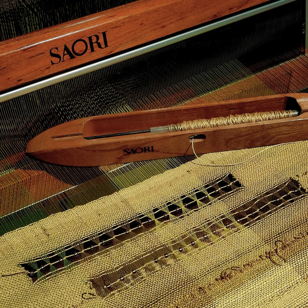 Weaving freely on a SAORI loom