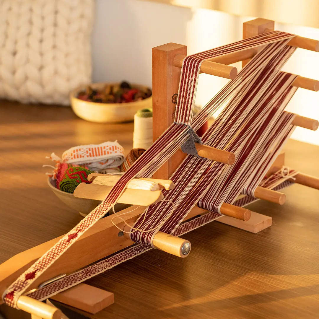 A patterned band on an inkle loom